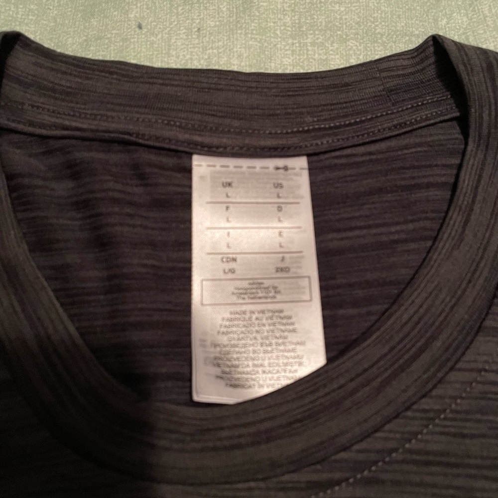 Adidas Athletic Shirt Size L - Picture 4 of 5